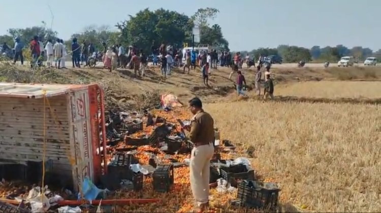 नेशनल हाइवे पर हादसा, बाइक सवार युवक की दर्दनाक मौत   टमाटर लोड पिकअप ने सामने से बाइक को मारी टक्कर