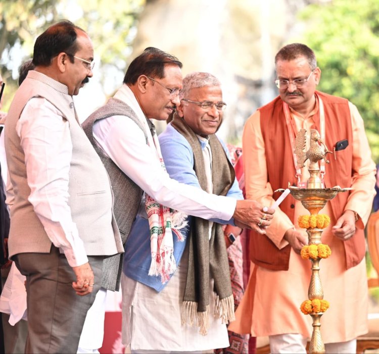 रायपुर साहित्य उत्सव 2026 का हुआ भव्य शुभारंभ: देशभर के 120 साहित्यकार, 42 सत्रों में करेंगे विचार-विमर्श  गणतंत्र के अमृतकाल में साहित्य  उत्सव का आयोजन हमारी समृद्ध सांस्कृतिक चेतना का प्रतीक : मुख्यमंत्री विष्णु देव साय