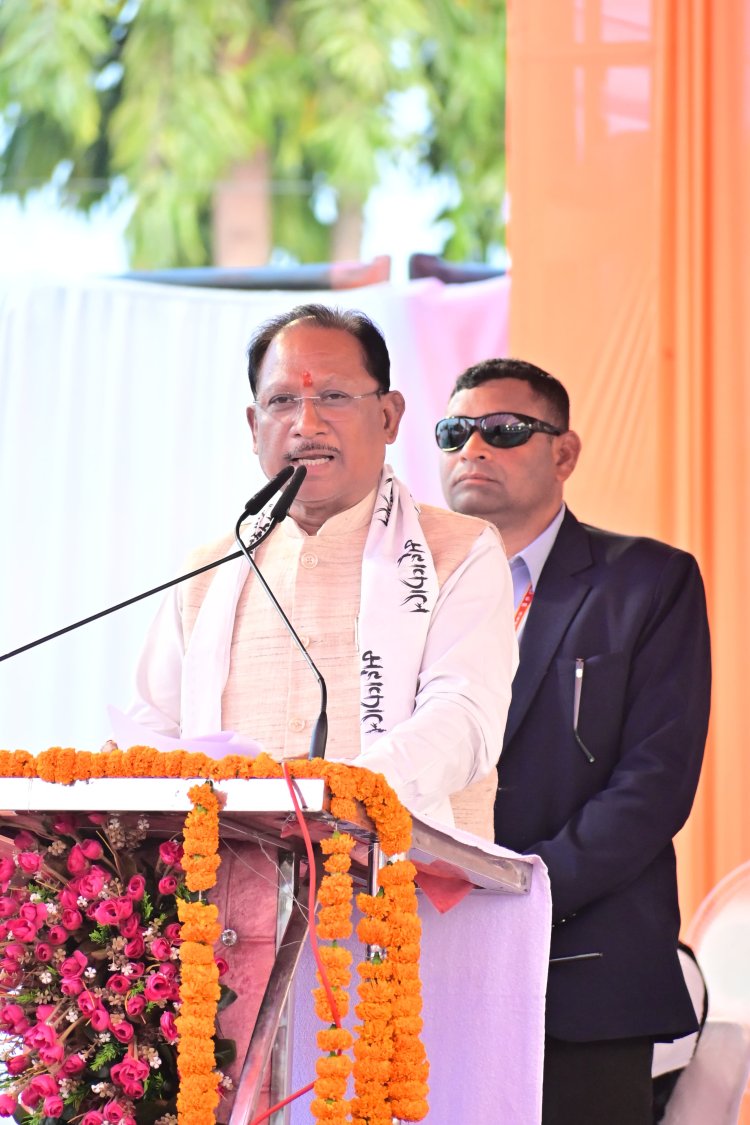 तेजी से संचालित हो रहे हैं विकास कार्य, समृद्धि की ओर बढ़ रहा छत्तीसगढ़: मुख्यमंत्री विष्णुदेव साय  मुख्यमंत्री ने कोतबा में आयोजित लोकार्पण भूमिपूजन कार्यक्रम में जनसभा को किया संबोधित