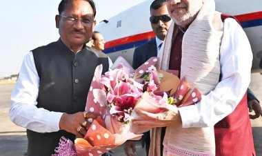 *तीन दिवसीय छत्तीसगढ़ दौरे पर पहुंचे केंद्रीय गृह एवं सहकारिता मंत्री अमित शाह : मुख्यमंत्री विष्णुदेव साय ने स्वामी विवेकानंद विमानतल पर किया आत्मीय स्वागत*