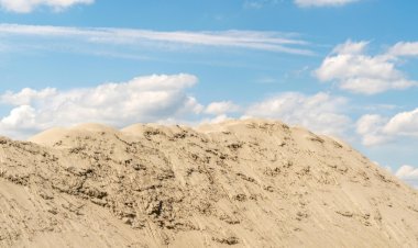 ईब नदी में अवैध रेत चोरी पर बड़ी कार्रवाई  अभय कंस्ट्रक्शन, जशपुर से 960 घनमीटर रेत जब्त, खनिज अधिनियम के तहत प्रकरण दर्ज