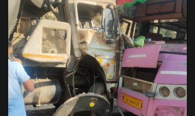 बगीचा के रौनी घाट में भीषण सड़क हादसा  तेज रफ्तार मिक्सर मशीन और यात्री बस की टक्कर, 20 से अधिक घायल