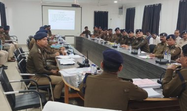 डीआईजी व एसएसपी जशपुर डॉ. लाल उमेद सिंह ने ली क्राइम मीटिंग — संक्षेप में मुख्य बिंदु