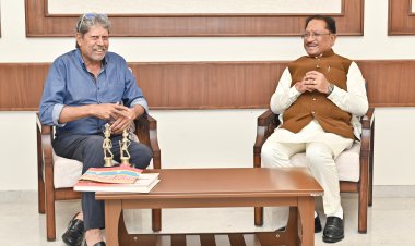 *मुख्यमंत्री विष्णुदेव साय से पूर्व क्रिकेट कप्तान कपिल देव ने की सौजन्य मुलाकात, प्रदेश में खेल विकास पर हुई सार्थक चर्चा*