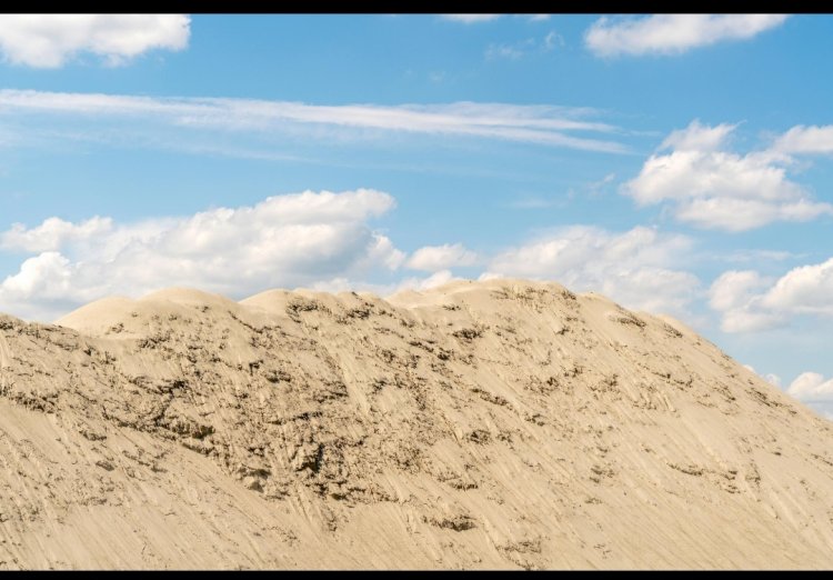 ईब नदी में अवैध रेत चोरी पर बड़ी कार्रवाई  अभय कंस्ट्रक्शन, जशपुर से 960 घनमीटर रेत जब्त, खनिज अधिनियम के तहत प्रकरण दर्ज