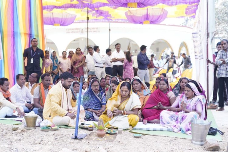 फरसाबहार में विकास की नई दस्तक*  *मुख्यमंत्री के वादों को मिल रही रफ्तार, क्षेत्र में शुरू हुए कई महत्वपूर्ण निर्माण कार्य*
