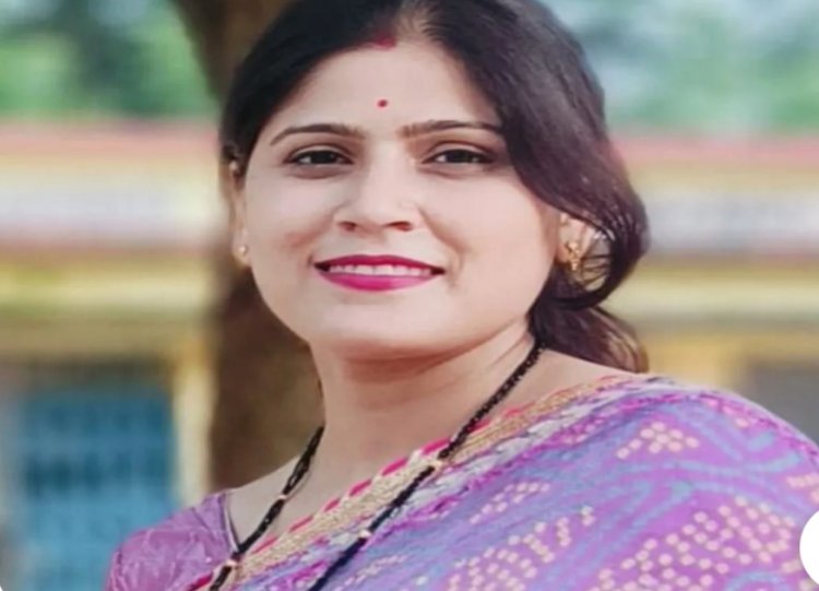 *तेज़ रफ़्तार ट्रेक्टर की टक्कर से शिक्षिका की दर्दनाक मौत*  *स्कूटी में साथ में चल रहा शिक्षिका का 6 साल का बेटा घायल*