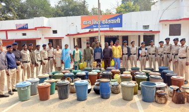 *वनों को बचाइए डीएफओ साहब, जंगल काट कर पूरे शहर में धधक रही रही अवैध महुआ शराब की भट्ठी,  *12 वार्डों में अवैध शराब के ठिकानों पर एक साथ पुलिस अधिकारियों और 60 जवानों के दल की दबिश*