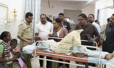 *बस दुर्घटना के घायलों से मिलने पहुंचीं मुख्यमंत्री की धर्मपत्नी श्रीमती कौशल्या साय, अस्पताल में जाना हालचाल, घायलों की समुचित इलाज जारी.....*