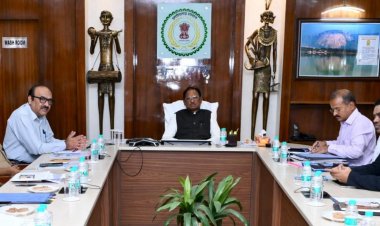 *ब्रेकिंग*  मुख्यमंत्री विष्णु देव साय कमिश्नर, आईजी और जिला कलेक्टरों के साथ वीडियो कॉन्फ्रेंसिंग के माध्यम से कर रहे हैं बड़ी बैठक  पेट्रोलियम पदार्थों और गैस सिलेंडरों की उपलब्धता पर ले रहे हैं जानकारी