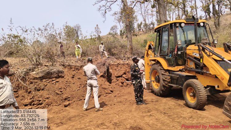 वन भूमि पर अवैध कब्जे की कोशिश नाकाम  वन विभाग की कार्रवाई, जेसीबी मशीन जब्त