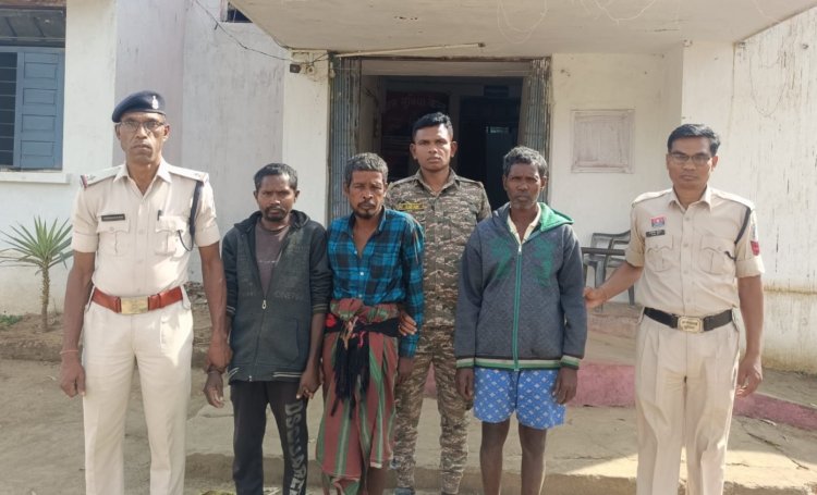 गौ तस्करों से पुलिस ने 12 मवेशियों को कराया मुक्त, तीन आरोपी गिरफ्तार, बागबाहर की ओर से आंख कर ले जा रहे थे ओडिशा