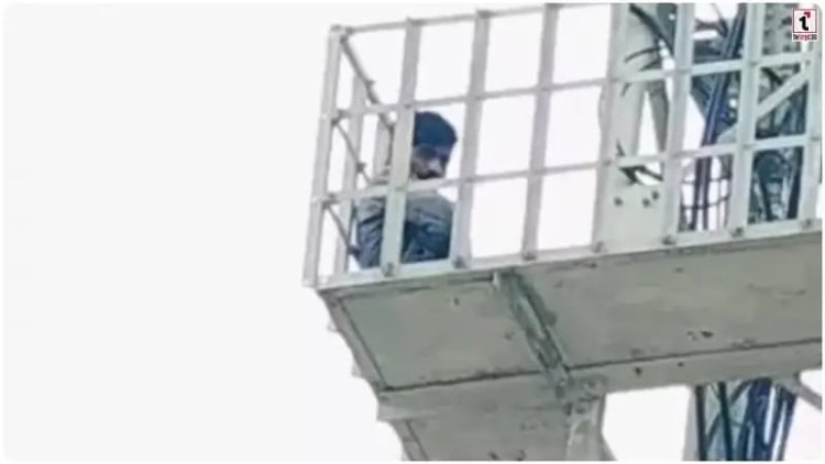 यहां दोहराई गई फिल्म शोले की सीन   पसंद की लड़की से शादी करने की मांग को लेकर मोबाइल टावर पर चढ़ गया युवक,   लेकिन मौसी तैयार हुई ना बसंती, नीचे उतरते ही युवती ने पुलिस में दर्ज कराई रिपोर्ट