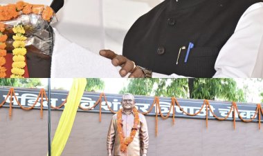 *मुख्यमंत्री विष्णु देव साय ने अम्बिकापुर में भटगांव विधानसभा के पूर्व विधायक पंडित रविशंकर त्रिपाठी की प्रतिमा का किया अनावरण*