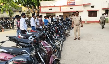 जशपुर में ट्रैफिक नियमों पर सख्ती: बिना नंबर प्लेट व मॉडिफाइड वाहनों पर कार्रवाई, 22 बाइक पकड़ी