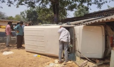 *बाइक सवार को बचाने में SDM की कार घर में घुसी, पलटी; चार लोग घायल*  *देवनगर के पास हुआ हादसा, ग्रामीणों ने रेस्क्यू कर एसडीएम सहित अन्य घायलों को अस्पताल पहुंचाया*