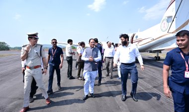 *स्टेट प्लेन से जशपुर के आगडीह एयरस्ट्रिप पहुंचे मुख्यमंत्री विष्णु देव साय, हुआ आत्मीय स्वागत*