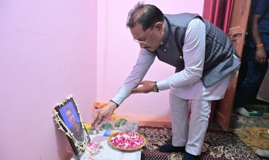 *मुख्यमंत्री विष्णुदेव साय ने स्वर्गीय विवेक अंधारे को अर्पित की श्रद्धांजलि*  *मुख्यमंत्री के निज सहायक दीपक अंधारे के चचेरे भाई थे विवेक अंधारे*