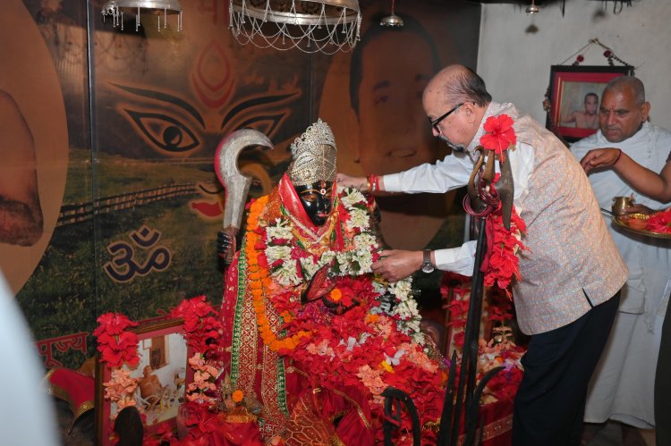 *राज्यपाल रमेन डेका सोगड़ा आश्रम पहुंचे मां काली की पूजा अर्चना कर प्रदेशवासियों की सुख समृद्धि और खुशहाली की कामना की*
