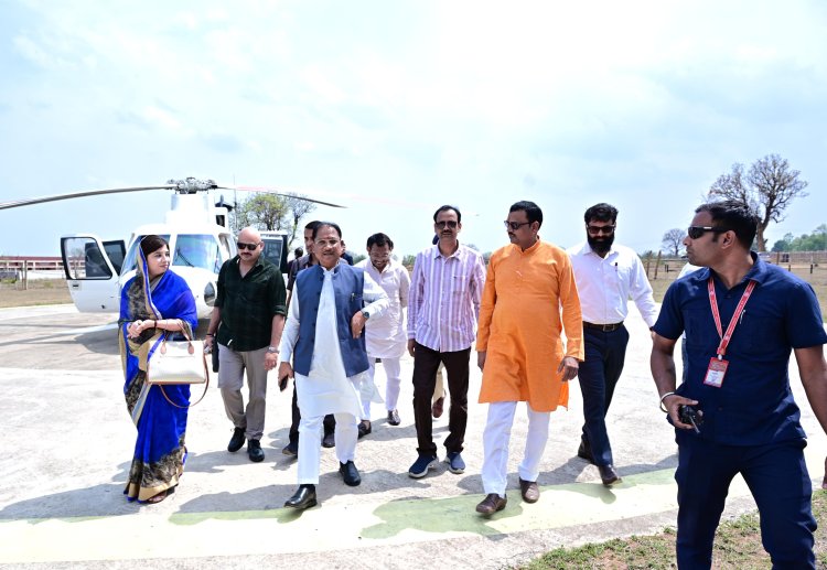 मुख्यमंत्री विष्णु देव साय का बगिया हेलिपैड में हुआ आत्मीय स्वागत, कुनकुरी में राम कथा का करेंगे रसपान