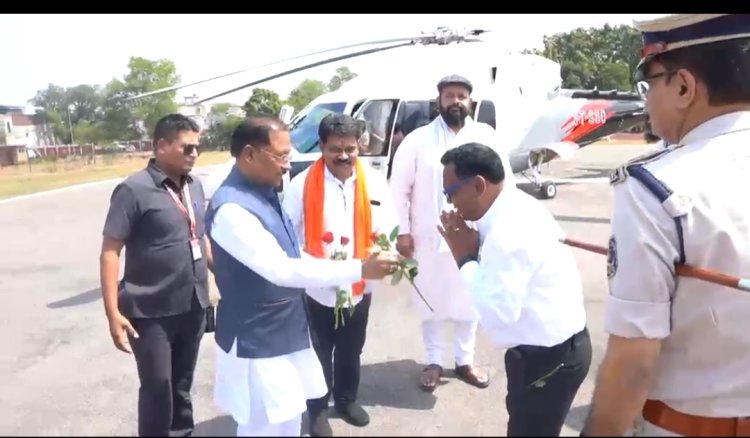 *मुख्यमंत्री विष्णुदेव साय का हुआ जशपुर आगमन*  *हेलीपैड पर आमजनों, जनप्रतिनिधियों एवं अधिकारियों ने किया आत्मीय स्वागत*