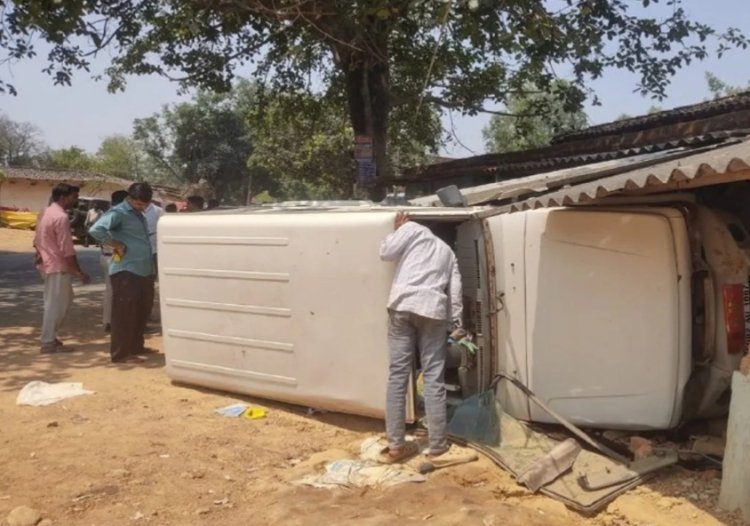 *बाइक सवार को बचाने में SDM की कार घर में घुसी, पलटी; चार लोग घायल*  *देवनगर के पास हुआ हादसा, ग्रामीणों ने रेस्क्यू कर एसडीएम सहित अन्य घायलों को अस्पताल पहुंचाया*