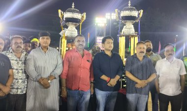 *सोमवार को खेला जाएगा अंतर्राज्यीय फ्लड लाइट टेनिस टूर्नामेंट का फाइनल मुकाबला*  *भुवनेश्वर ओडीशा और कोलकाता की टीमों का दिखा आकर्षण*