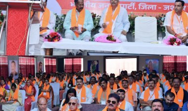 *पंडित दीनदयाल उपाध्याय प्रशिक्षण महाभियान के जिला स्तरीय कार्यशाला का जशपुर के पत्थलगांव में भव्य शुभारंभ*  *मुख्यमंत्री विष्णु देव साय एवं प्रदेश संगठन महामंत्री पवन साय की गरिमामयी उपस्थिति में प्रथम दिवस संपन्न*