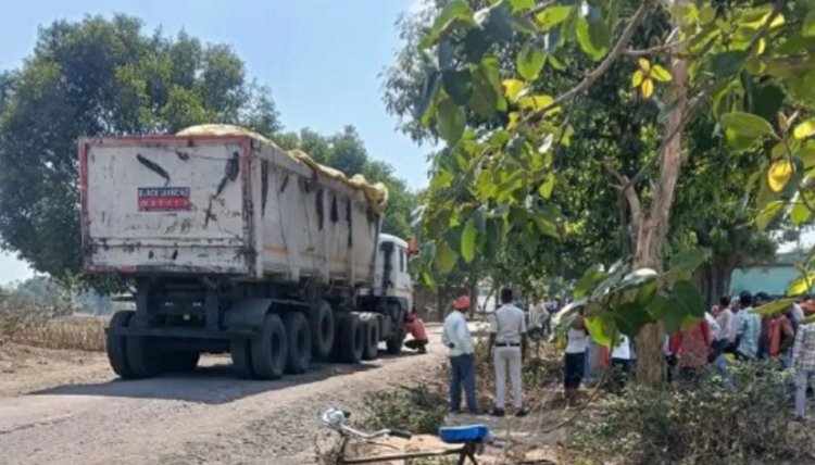 धान की बोरी लेकर जा रही महिला को कोयला लोड ट्रेलर ने कुचला, मौके पर मौत