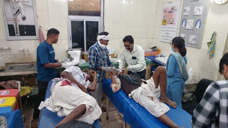 *जशपुर में बारातियों से भरी पिकअप पलटी, 21 घायल, तीन गंभीर घायलों को अंबिकापुर रेफर*