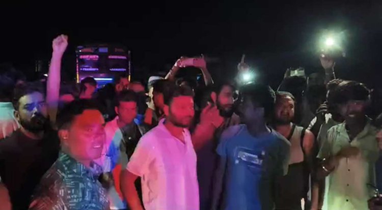 *NH-43 पर दर्दनाक हादसा, मिनी ट्रक ने मचाई तबाही शव उठाने में देरी से भड़के ग्रामीण, मुआवजे की मांग पर चक्काजाम*