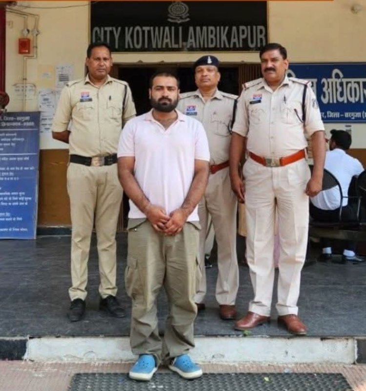 *स्पीच थेरेपिस्ट पर दुष्कर्म, ब्लैकमेलिंग और मारपीट का आरोप, डॉक्टर की पत्नी की शिकायत पर गिरफ्तार*