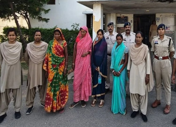 नकली सोने की मोहर से ठगी करने वाली 4 महिलाएं गिरफ्तार, असली मोहर बदलकर करती थीं धोखाधड़ी*